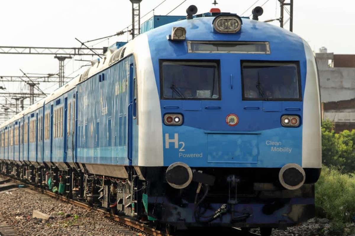 India Launches Hydrogen Train As Rs 23,000 Crore Projects Expand Infrastructure Push