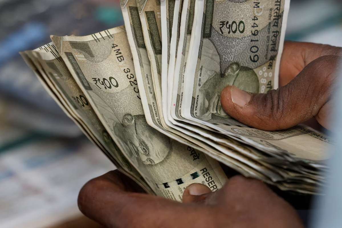 Indian Rupee Slumps to Record Low as U.S. Tariffs Pressure Trade and Investor Confidence | Business Viewpoint Magazine