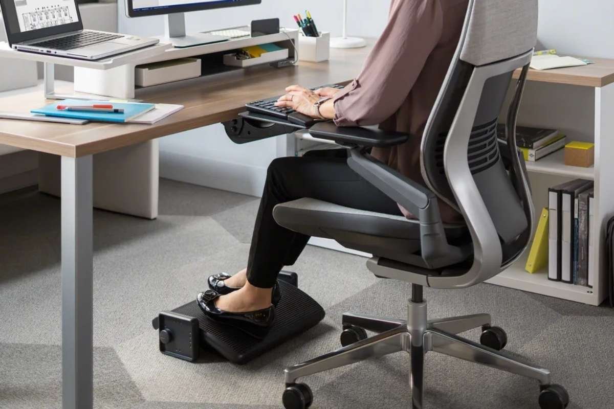 60 Secret Santa Gift Ideas for Coworkers to Make Them Smile | Business Viewpont Magazine