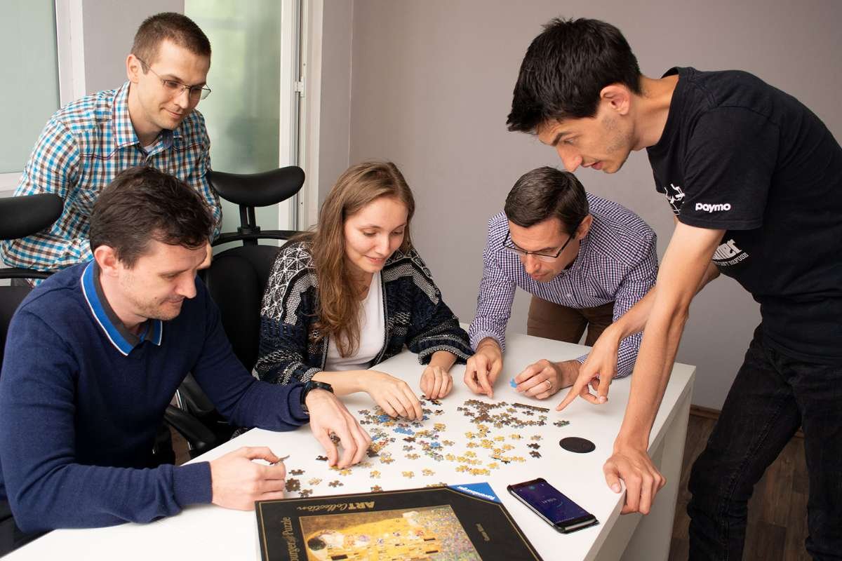 How these 15 Building Teamwork Activities Turn Groups Into Winners?