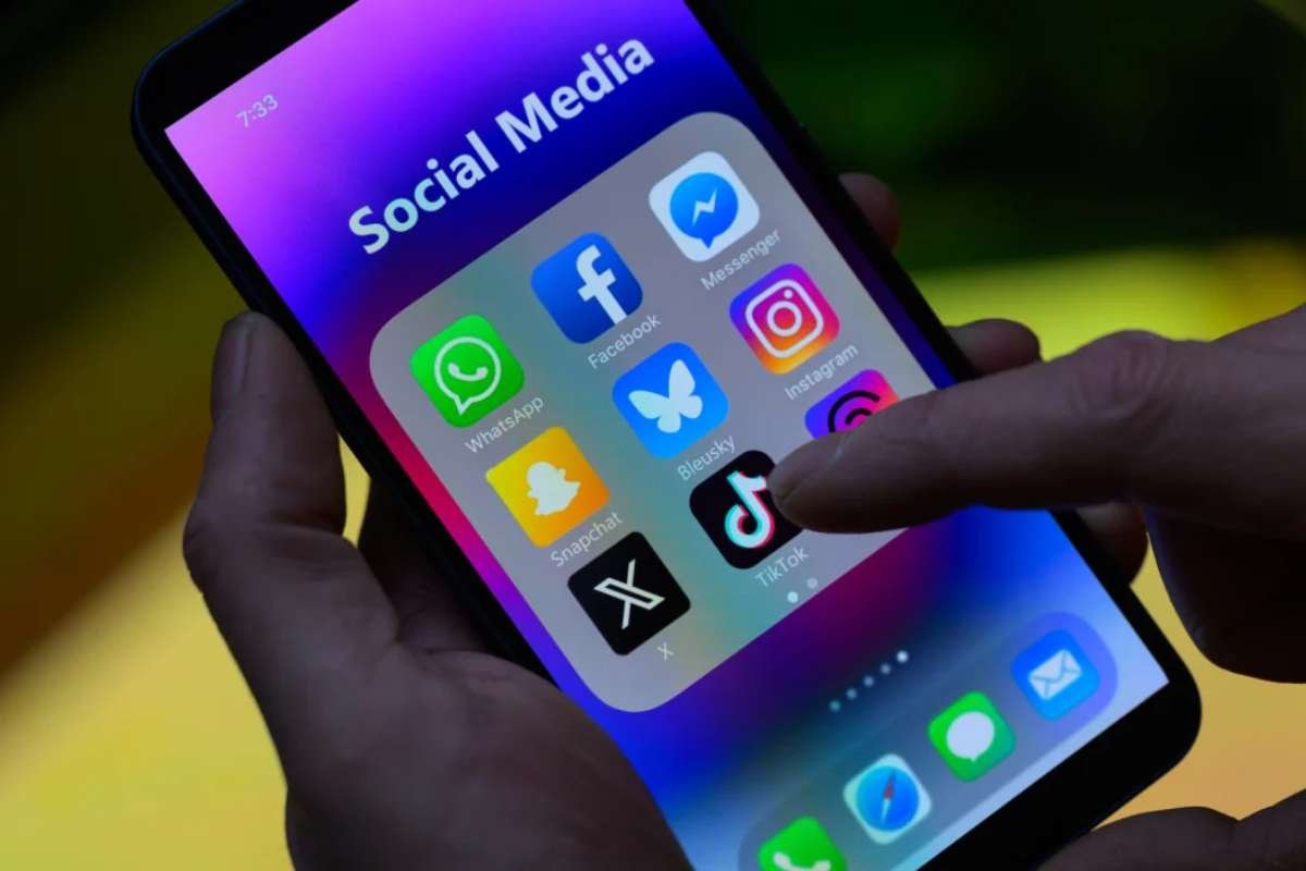 Social Media Effect on Youth- 2026 Analysis | Business Viewpoint Magazine