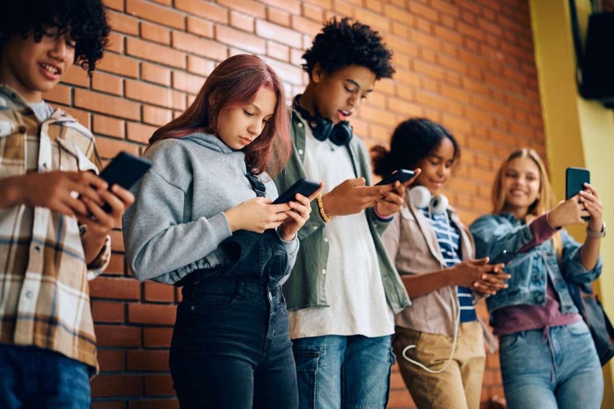 Social Media Effect on Youth- 2026 Analysis | Business Viewpoint Magazine