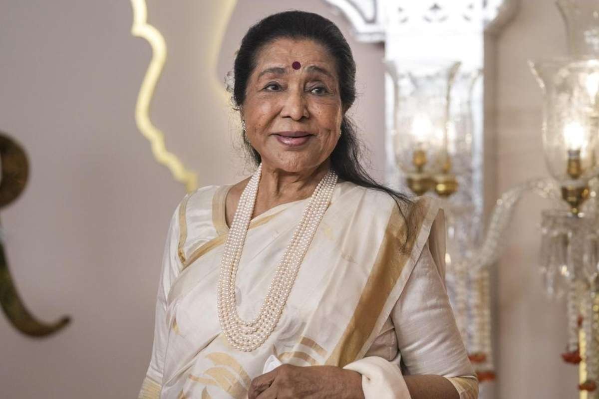 Asha Bhosle Dies at 92, Last Rites Held in Mumbai
