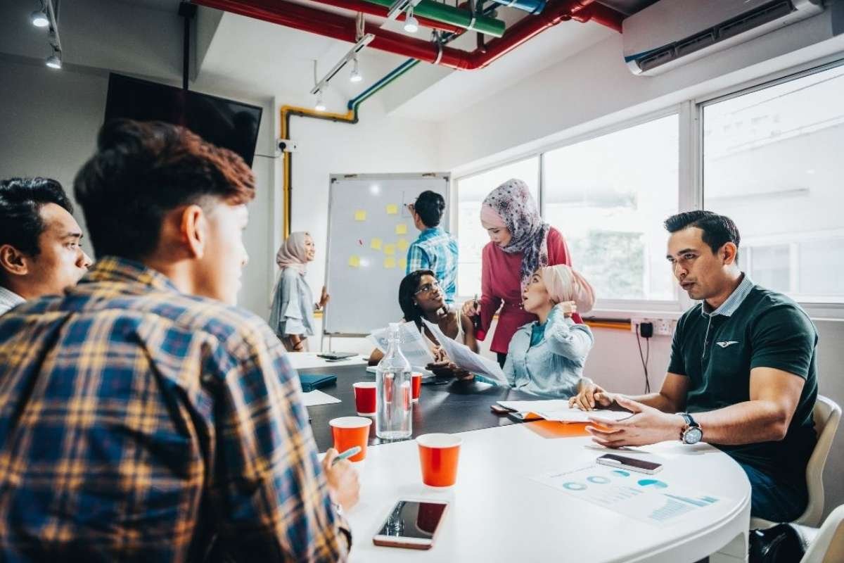 The 6 Roles of AI in the Employee Lifecycle: Examples & Results | Business Viewpoint Magazine